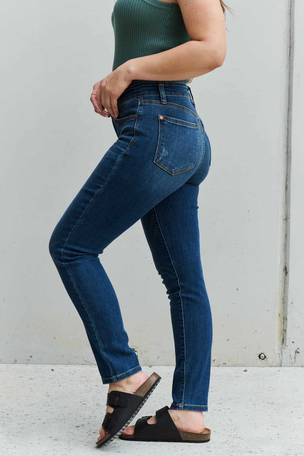 Judy Blue Aila Full Size Mid Rise Cropped Relax Fit Jeans