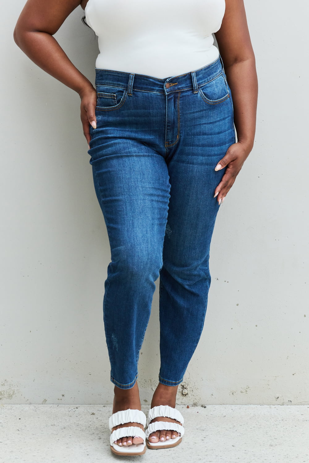 Judy Blue Aila Full Size Mid Rise Cropped Relax Fit Jeans